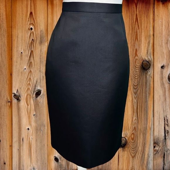 NWOT Givenchy Vintage Black Wool-Blend Textured Crepe Pencil Skirt Size 44 = 12 - Picture 1 of 16
